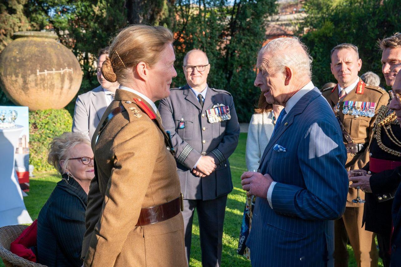 查尔斯三世国王【news】查理国王任命了首位女性王冠御马官。王室御马官是皇家马