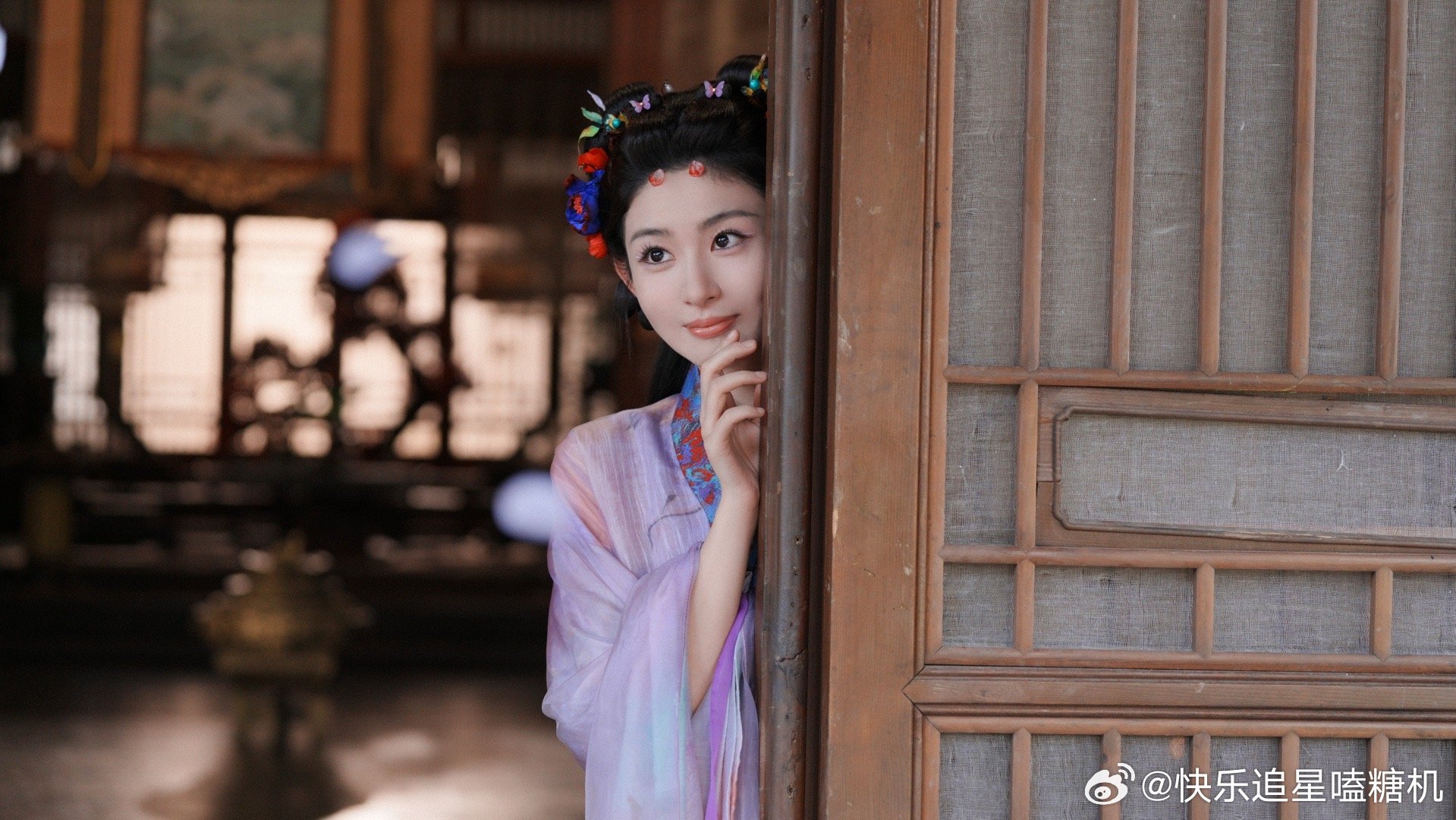 赵晴callback绛朱在金鱼缸洗脸赵晴这次出发图就是绛朱本朱，金鱼缸洗脸那场