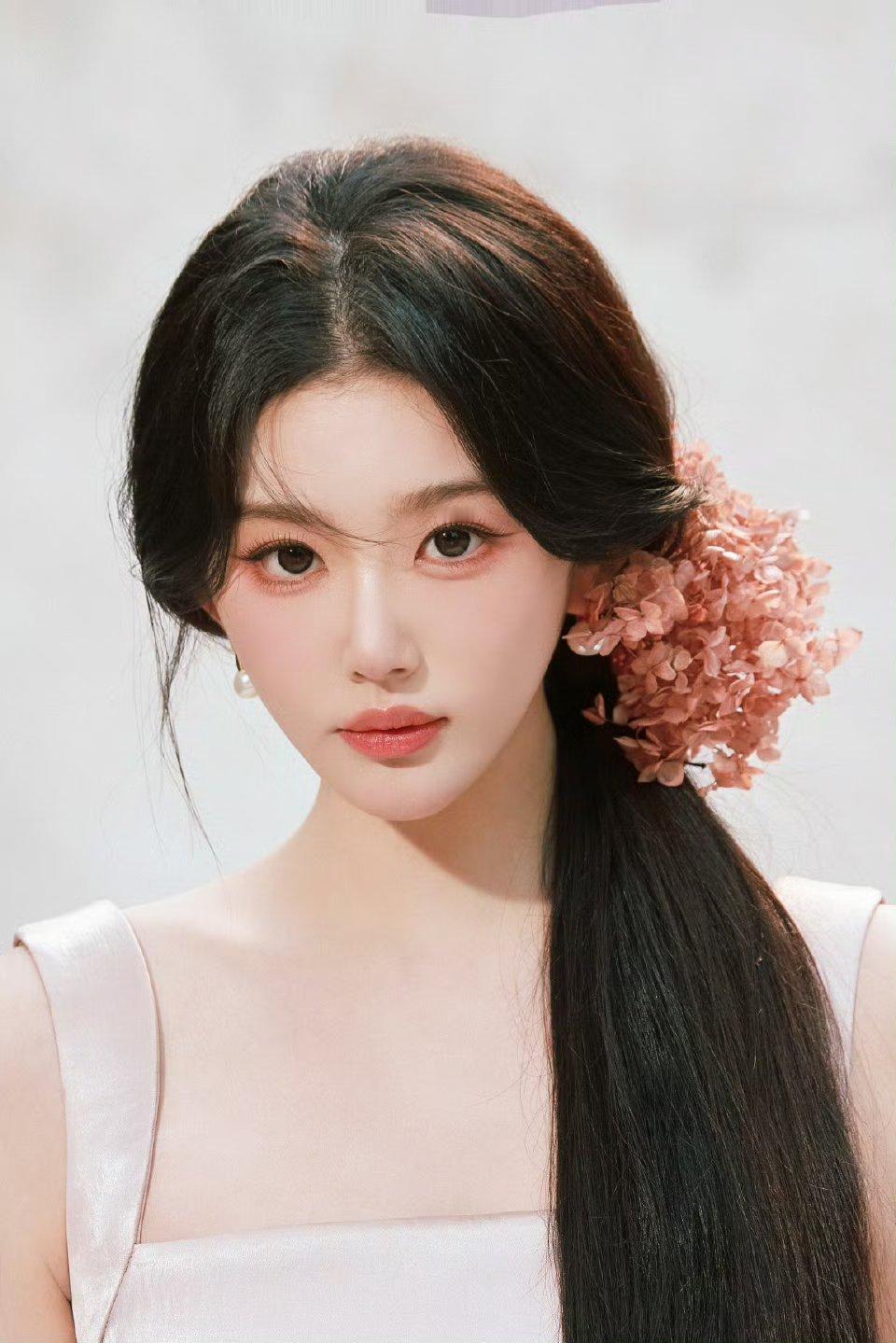 孔雪儿淡妆孔雪儿淡妆才是颜值天花板吧！🤩🤩褪去厚重眼影和夸张假睫毛，