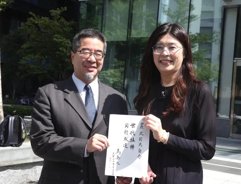 【马英九提醒郑丽文反“台独”，卢秀燕毫无表示，民进党“两个期盼”】对于郑丽文当选