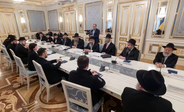 总统有力量，犹太有希望，乌克兰的斯拉夫人正在前线当炮灰，而乌克兰的犹太人，和总统