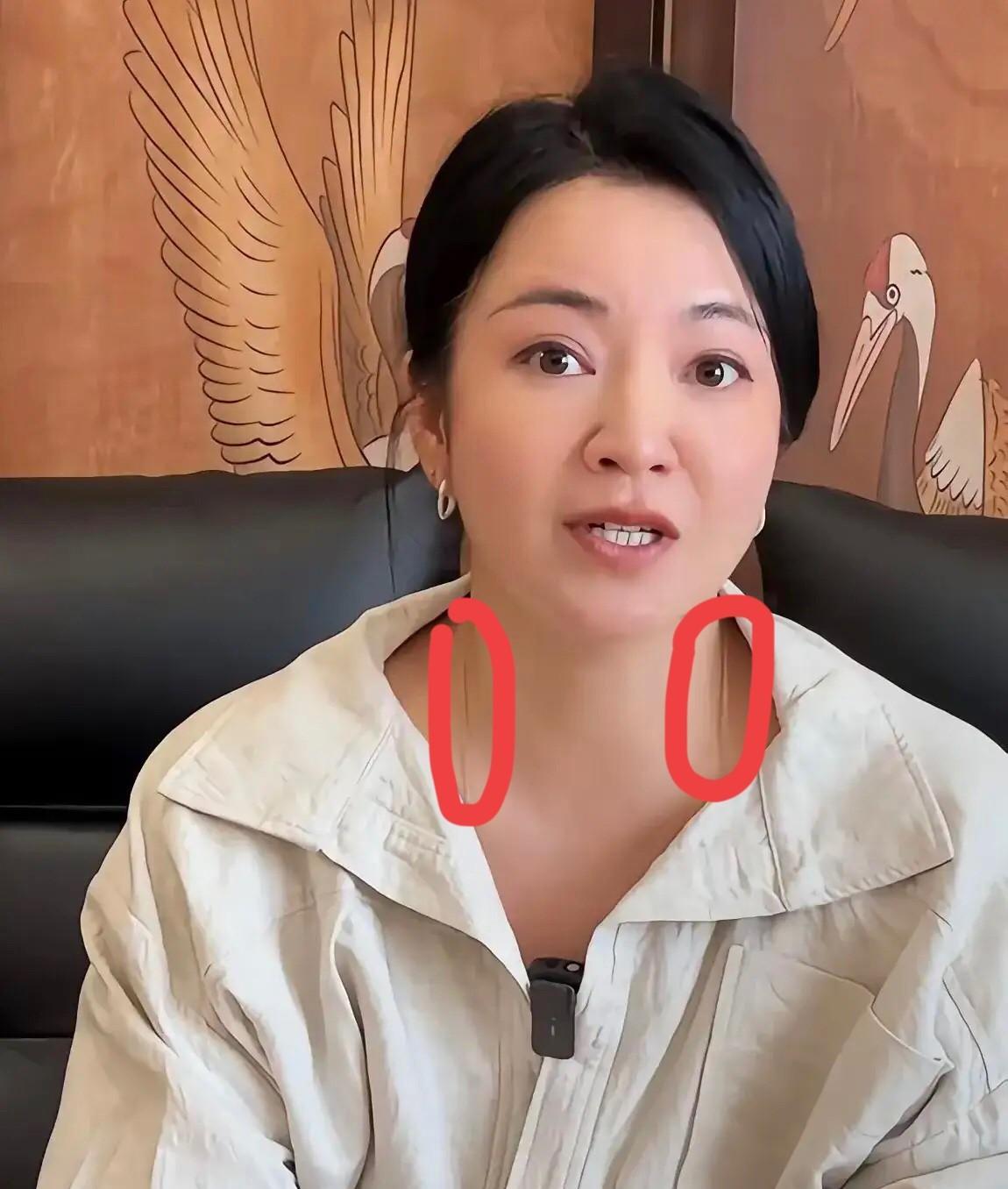 阿雅这次的行为有点反常，甚至可以说是挺不厚道。娱乐圈中的友谊向来备受关注