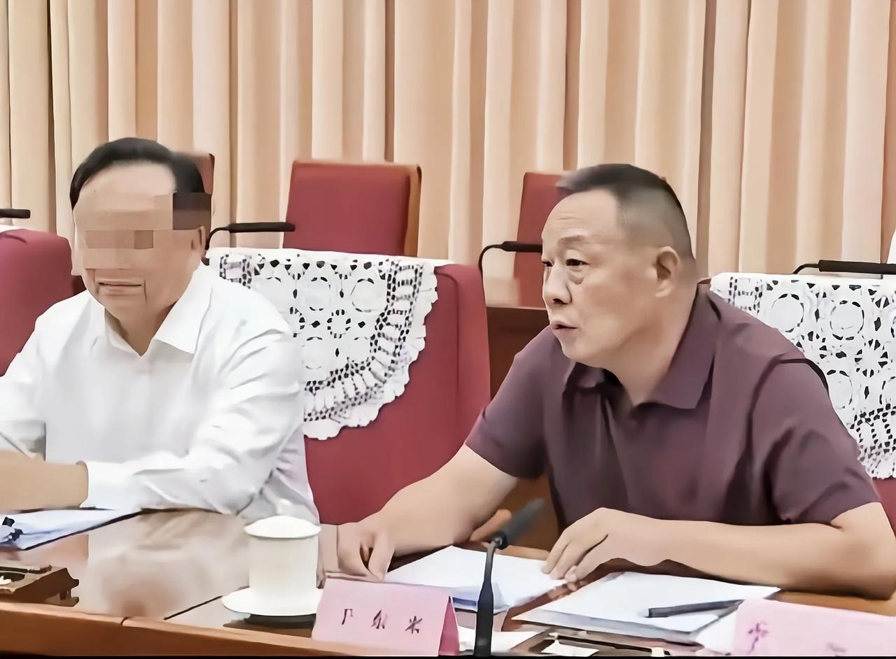 新闻联播感人一幕，于东来北京参加研讨会，面对镜头谈吐从容松弛新闻联播里有个画面