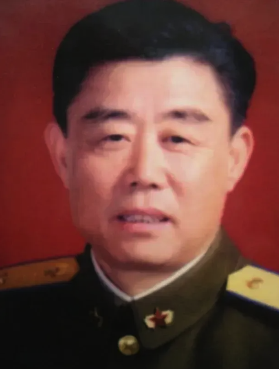 1968年1月，四架美军战机闯进我国领空，上级下令击落敌机，但导弹营长陈辉亭敢抗
