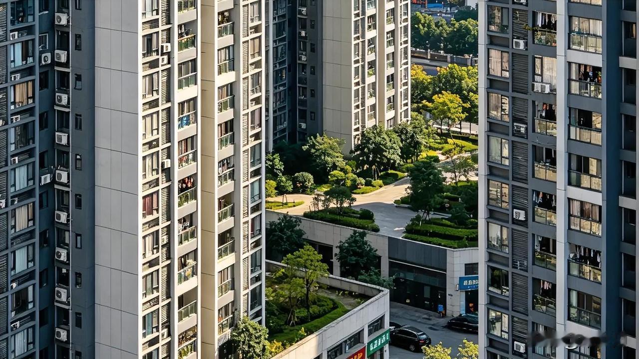 我卖房子快15年了，可以明确的告诉你，看一个城市的房价高低、以及房价走势，那就看