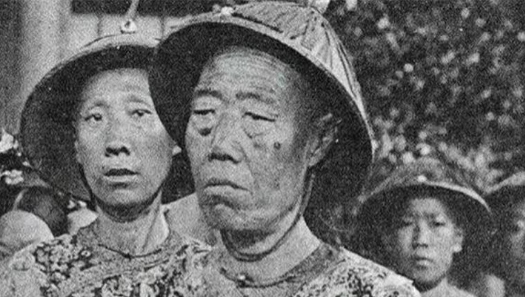 1908年11月15日，慈禧太后死后，李莲英便失去了最大的靠山。为慈禧守孝百日后