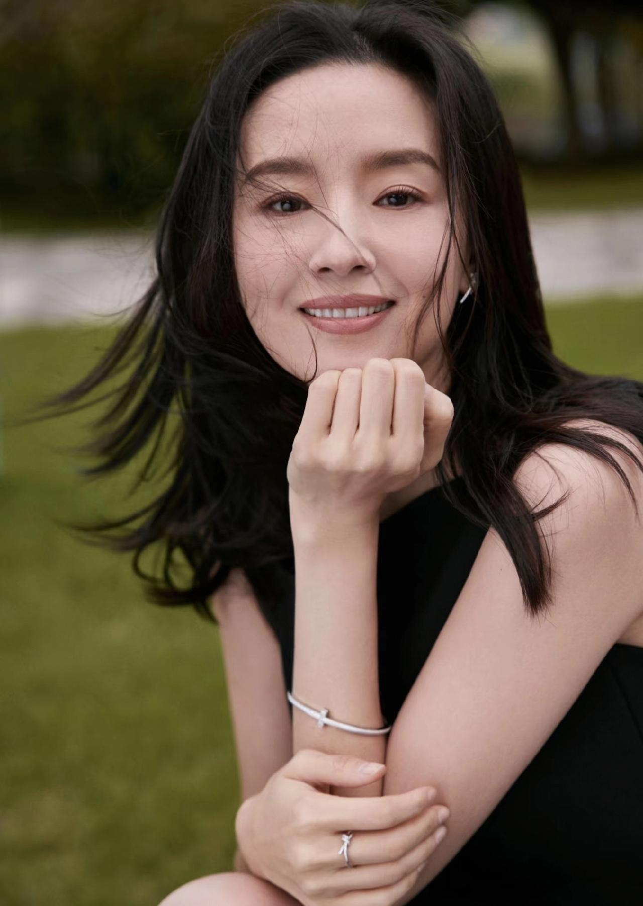 果然是女人更懂女人！我问我妈，为什么董洁突然承认自己当年太任性了？没想到她说，