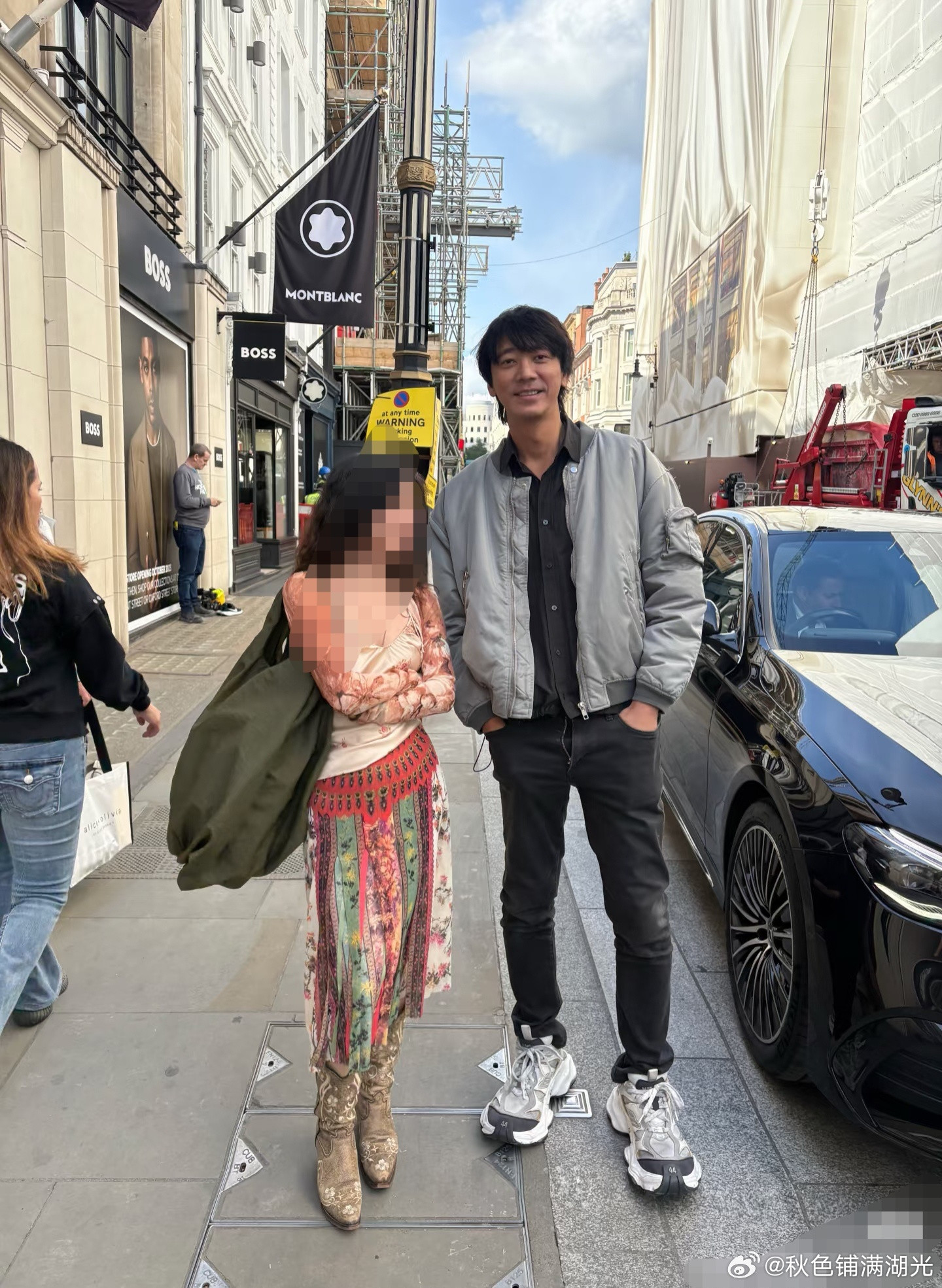 苏见信没拉裤链苏见信忘拉裤链网友在英国伦敦偶遇苏见信，发到网上以后网友发现华点