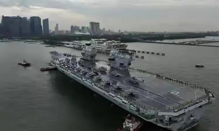 胜负已定？英国航母都到南海门口了，却夹着尾巴掉头就跑！美国军舰被咱歼-16骑脸