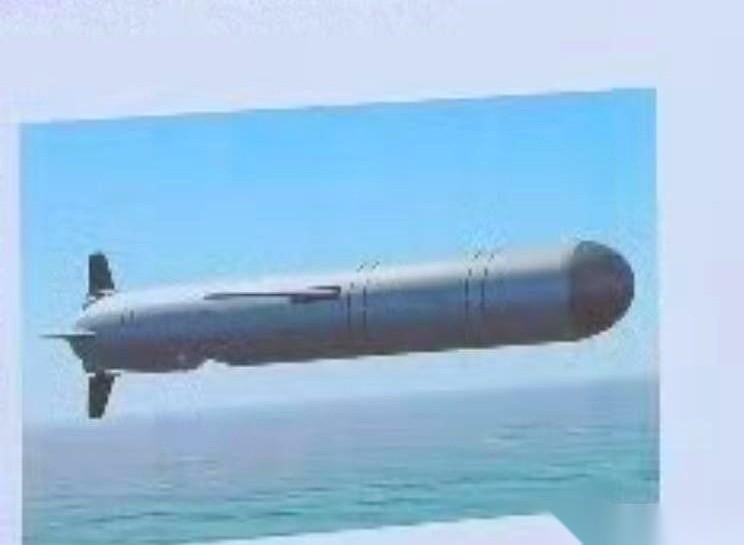 聊聊藏在093B核潜艇里的“深海重锤”，鹰击-18B。这款反舰导弹玩的是一种极