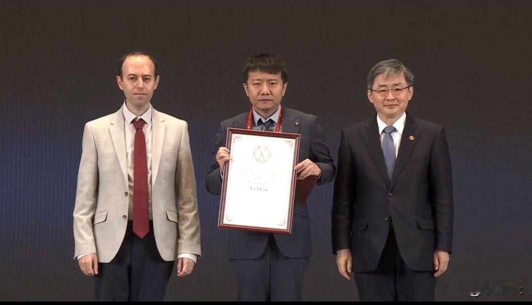 深圳高级中学→北京大学→麻省理工学院走出的数学天才“邓神”–芝加哥大学邓煜教授，