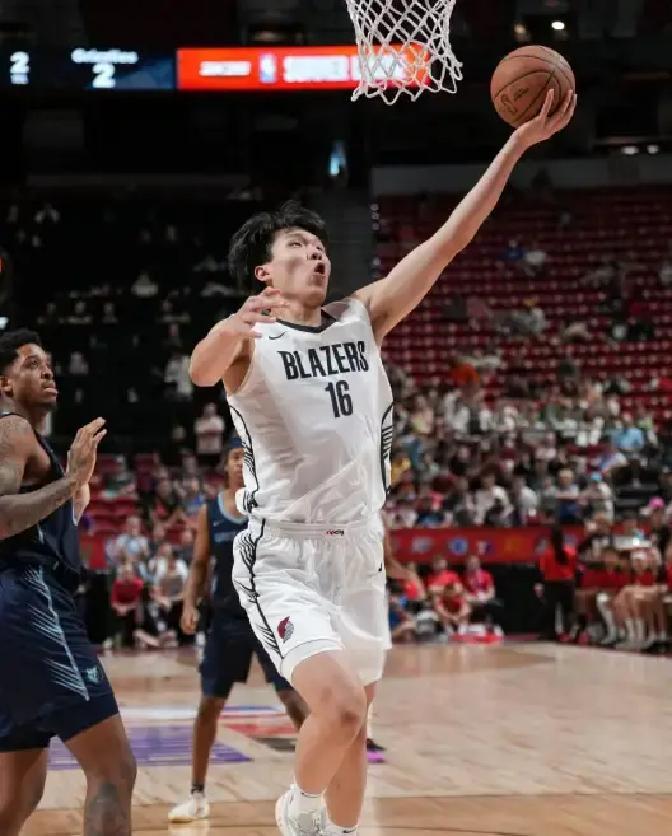 NBA副总裁马克-塔图姆近日在一档节目中谈到NBA在海外的受欢迎程度，他说：“杨瀚森的夏季联赛比赛，