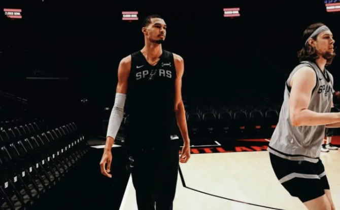 NBA季后赛首轮G3，维克托-文班亚马今晚曾尝试推动自己出战，但最终未能通过NB