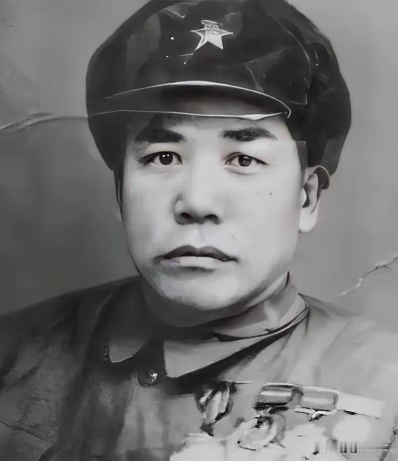 一次白刃战中，一名身高1米92，体重200斤的中国战士，突然大喊着杀入日军。平均