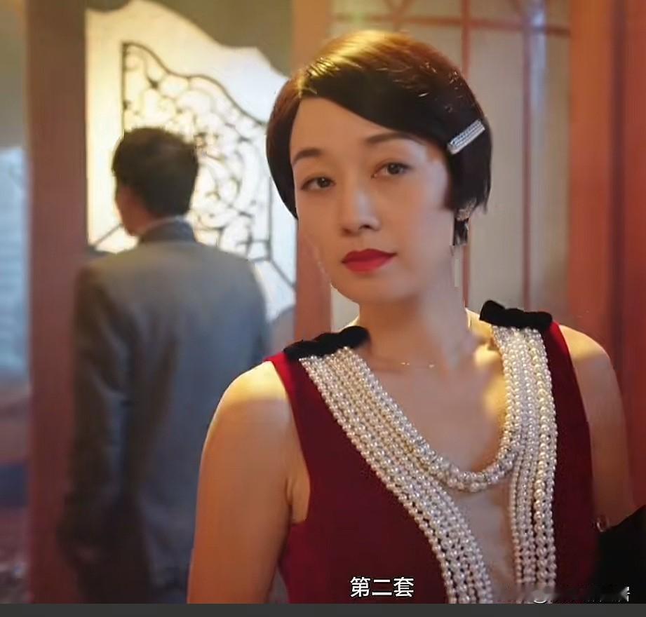 我发现马伊琍一个事，她好像时尚绝缘体！你看她剧里造型那叫一个时尚好看！再看看大活