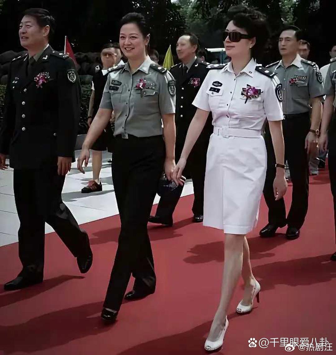 总政文工团的演员们英姿飒爽