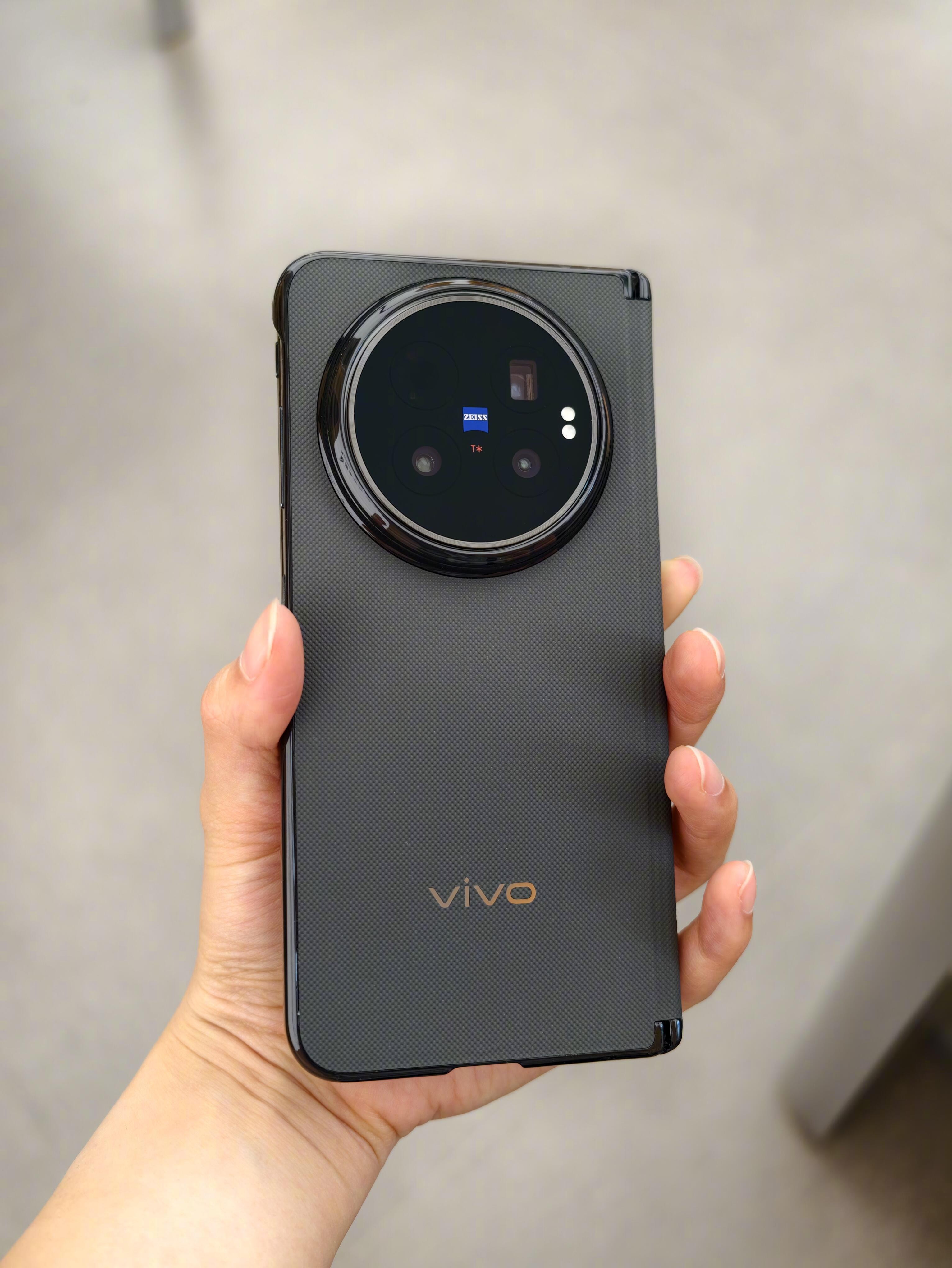 vivoXFold6一周使用小结，整体满意。质感手感升级明显，有华为X7的