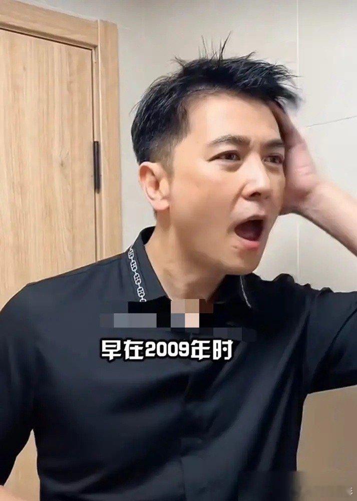 30年零绯闻的保剑锋，被前女友3条长文撕开口子。2001年8月28日，黄慧颐穿