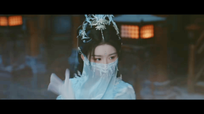 完全没认出来是孔雪儿《暗河传》里孔雪儿宛如从古画中走出的仙子，“毒花”慕雪薇的
