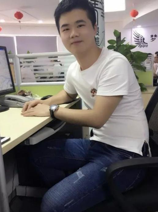 27岁小伙在家躺平39天，被骂啃老后，爸妈的做法让无数人沉默邻居的闲言碎语