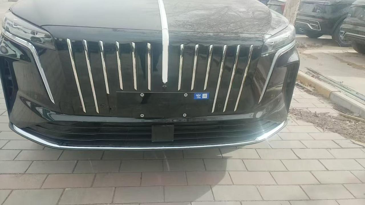 红旗HS6PHEV240智混版指导价:199800运损包修复，前杠运损，