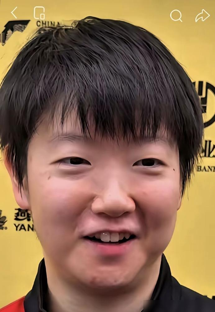 别再吹孙颖莎那张素颜照了，背后的水，比你想的深得多。你觉得那张脸特亲切，对吧