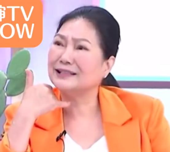 s妈为何在汪小菲直播时打电话？其原因有2，其一呢？就是想看汪小菲当着网友的面