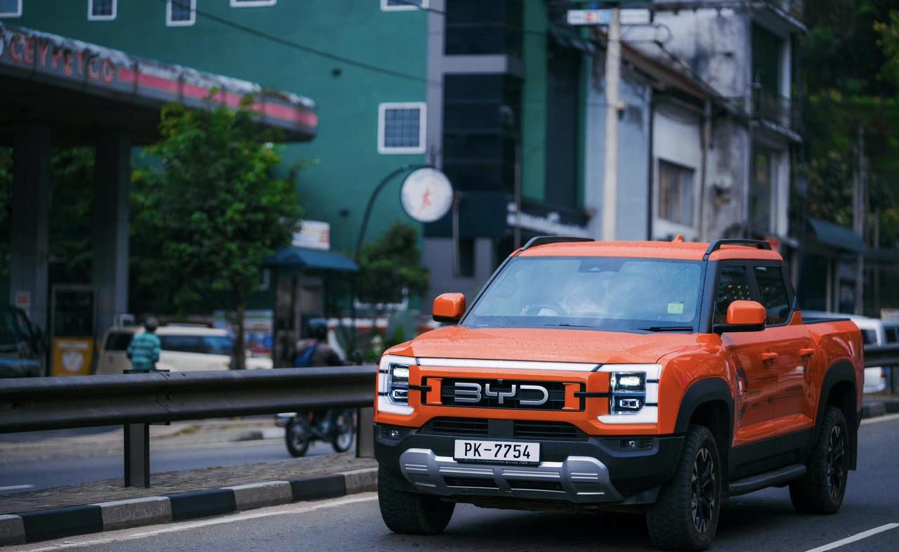 比亚迪的新能源皮卡车在国外受欢迎到什么程度呢？海外价格27万起，但是在2025年