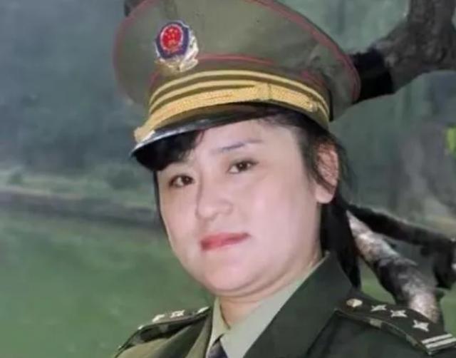 1988年，郑州火车站一个年轻女孩突然被三名大汉强行塞进了出租车，当车子在路口急