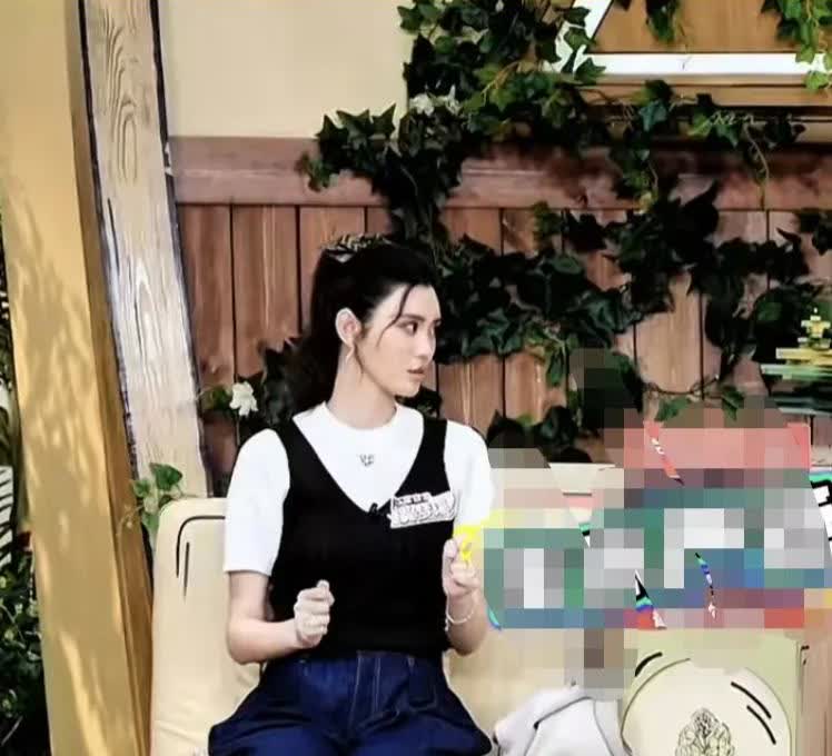 奚梦瑶：“就我们家可能我跟我先生都还是比较守原则的就是不可以，但是我妈妈就是比较