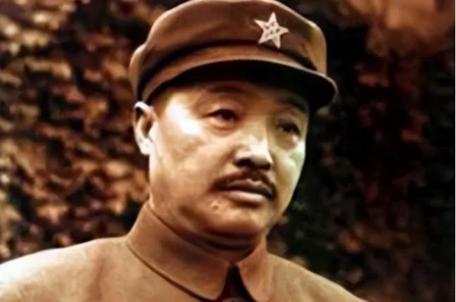 1955年授衔时，副军长杨秀山原本应获少将头衔。不料贺龙得知此事后怒不可遏。贺老