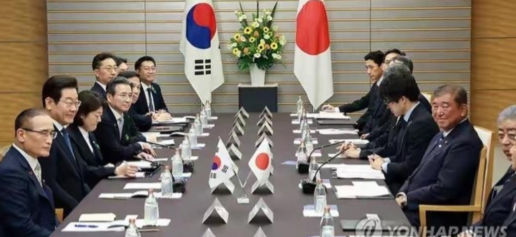这件事真是匪夷所思。中国纪念反法西斯战争胜利，纪念抗战胜利，美国是我们当时的同盟