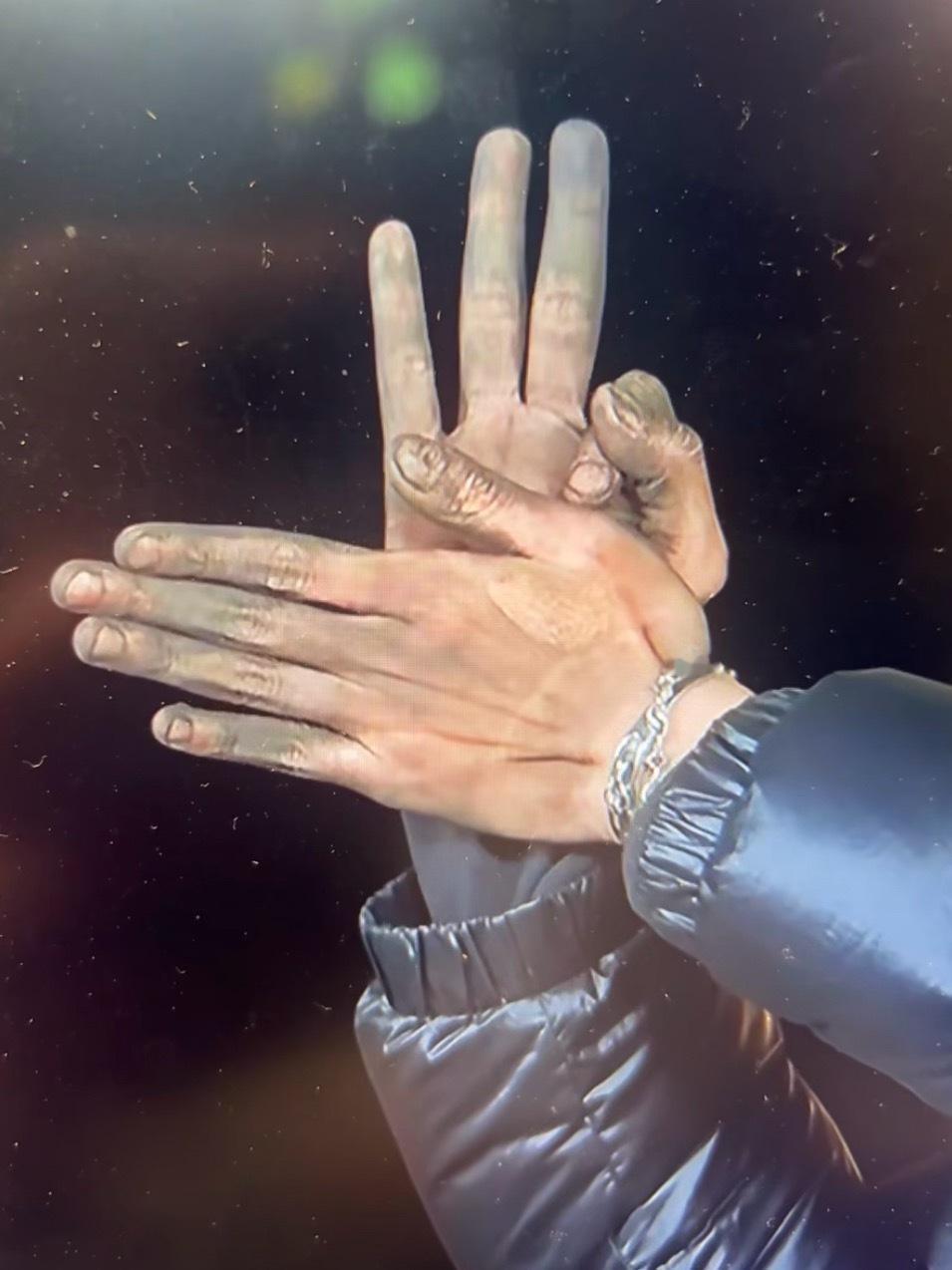 范丞丞的手笑死我了