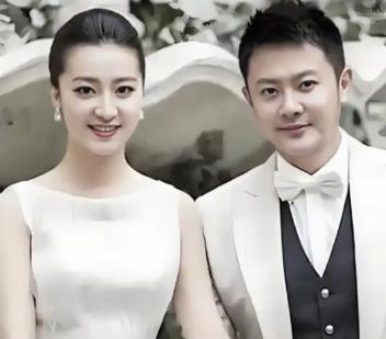 2015年，印小天花了400万迎娶哈琳娜，本以为遇见了理想妻子。没想到孩子出生后