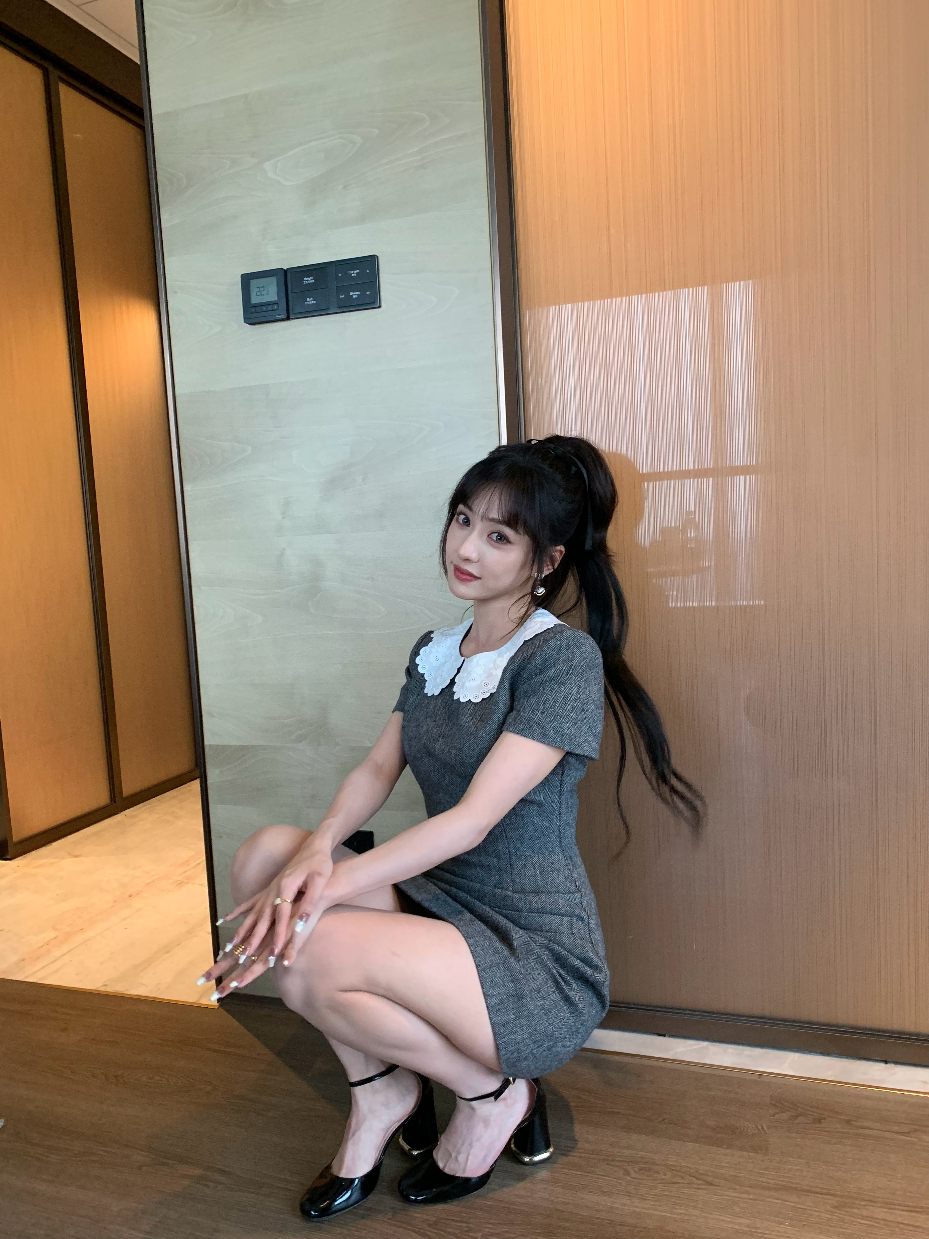 胡连馨京洛再无佳人胡连馨馨儿连身套裙大长腿黑色漆皮高跟可盐可甜[