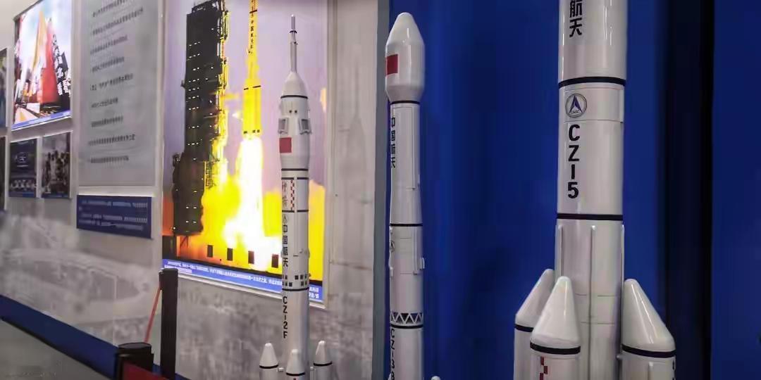 中国要发射上万颗卫星上天？比马斯克还多！国外媒体被震撼了简单说：中国确实在规划