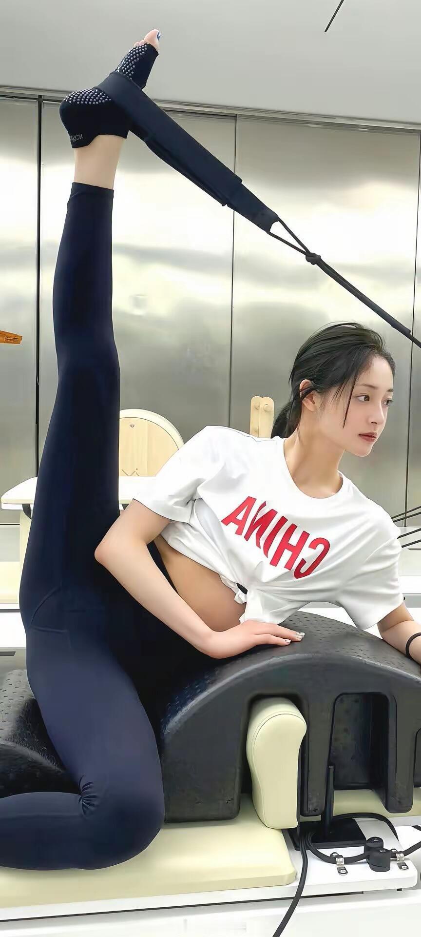 周洁琼不同风格写真合集