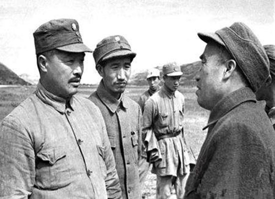 陕甘宁晋绥联防军成立，贺龙是司令员，徐向前是副司令员，当年红四方面军的总指挥，给