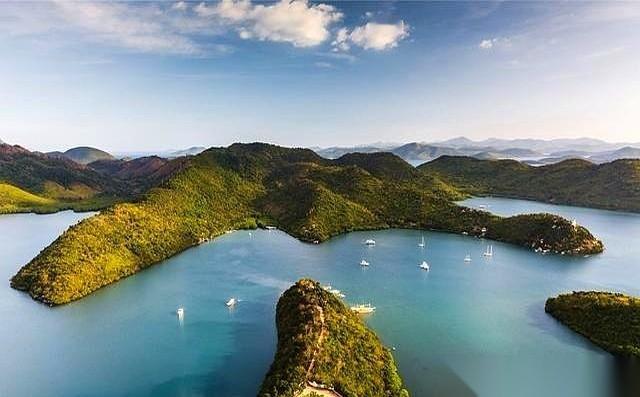 你知道我们当年在南海，手里攥着的是一副什么烂牌吗？说句扎心的话，人家开局就是王