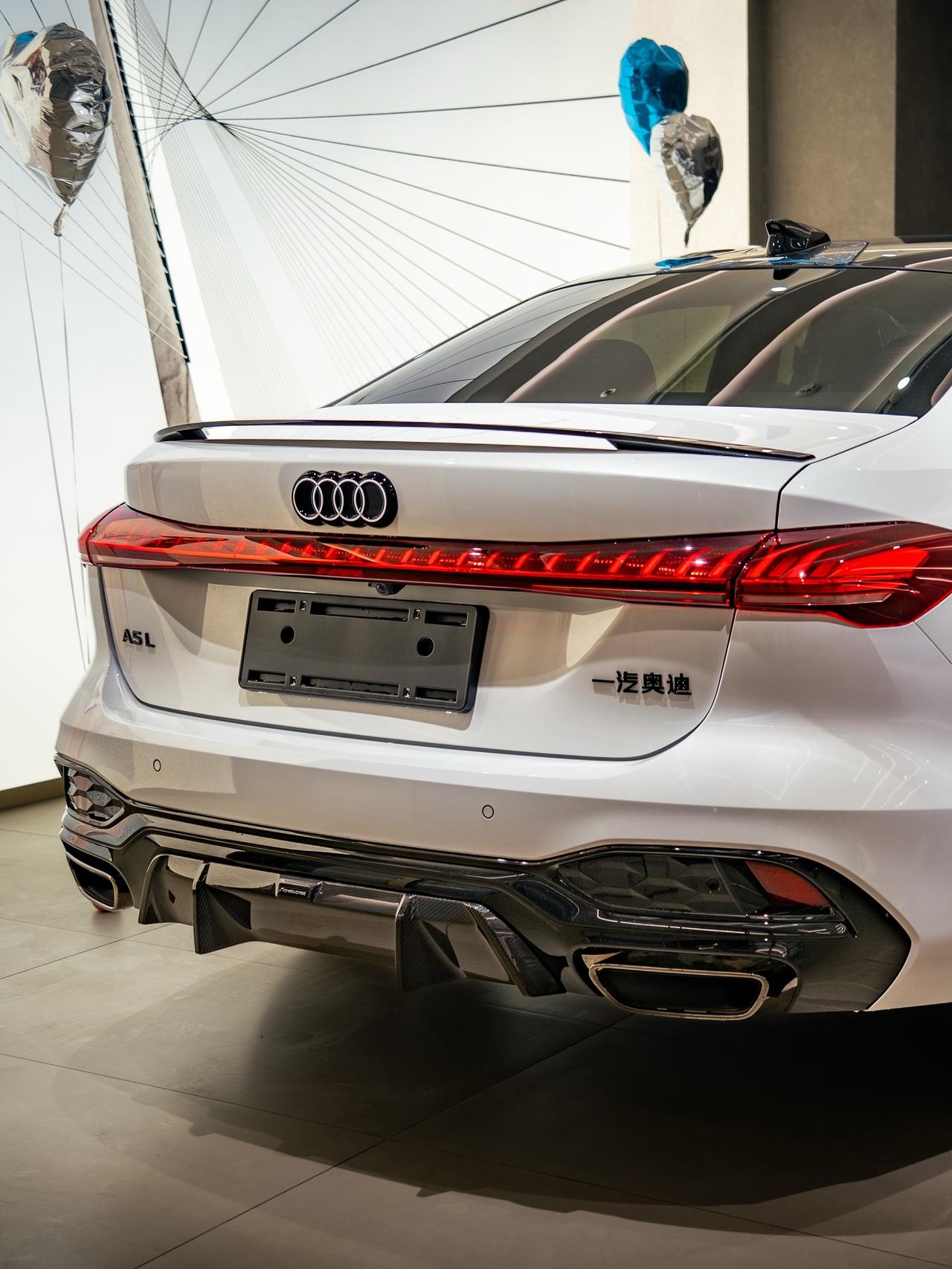 精致的做工工艺配合雷肯茨博出色的设计，造就了你的最帅一汽奥迪A5L！雷肯茨博