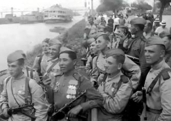 为什么教科书上从来不肯深入细说，1945年苏联执意出兵东北这件事？都以为苏联是好