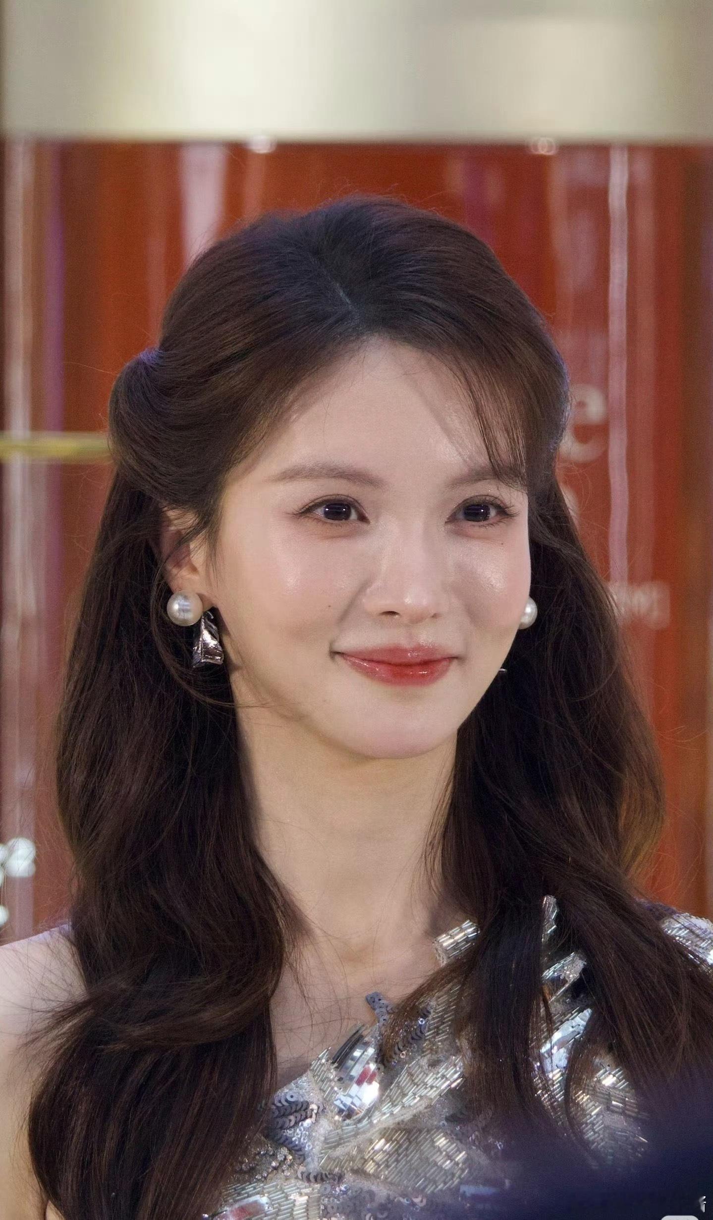 金晨医美金晨居然变成这样了，之前明明是大美女，完全没认出来