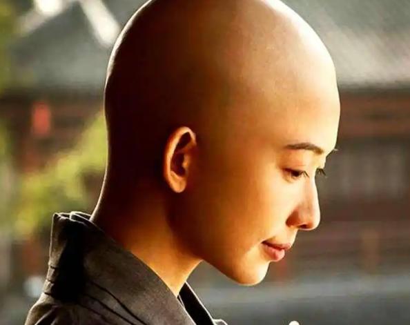 南宋的状元张孝祥一次借宿尼姑庵，看上一妙龄女尼陈妙常，写诗求爱，反被女尼回敬嘲讽