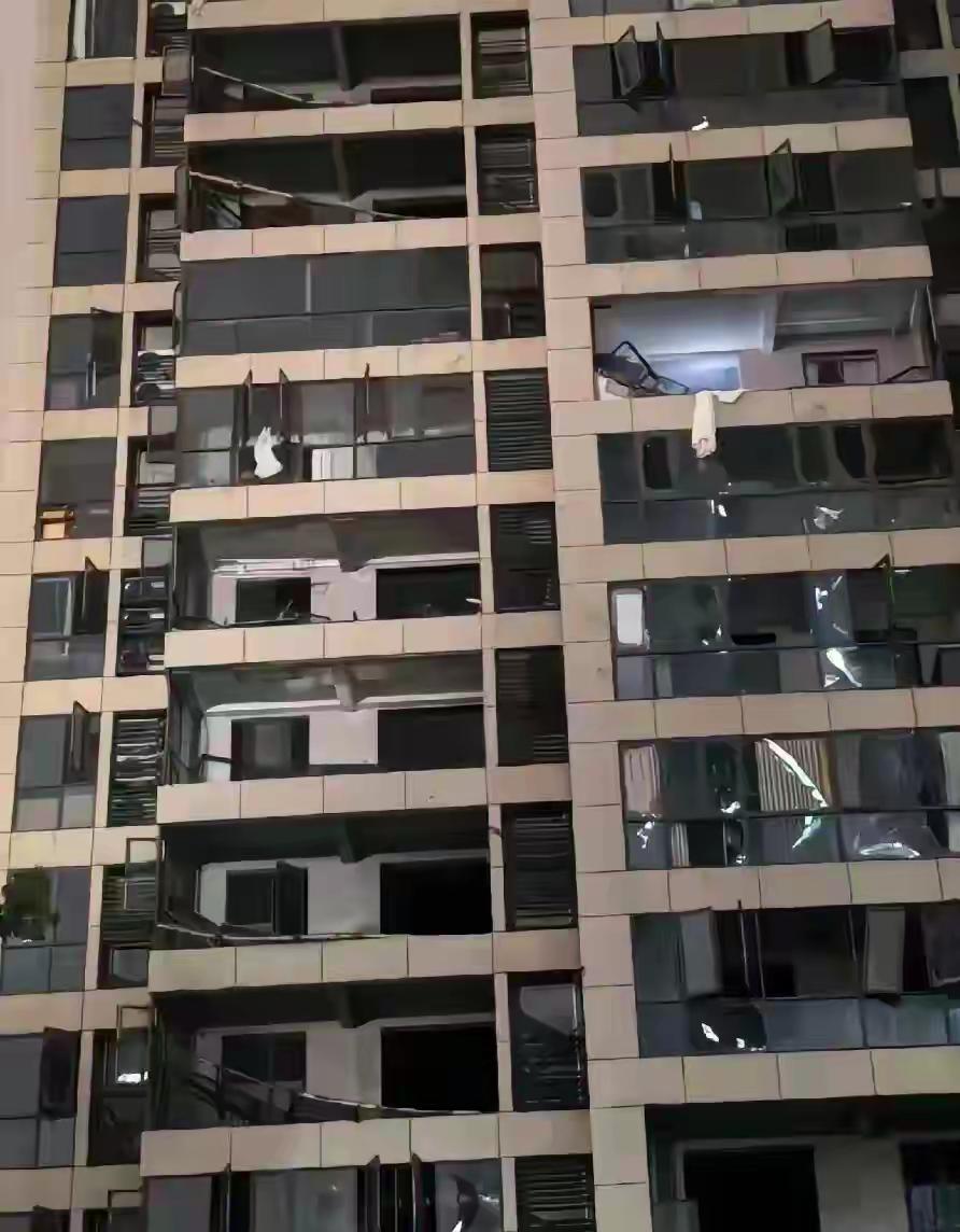 看了湖北鄂州一家三口被大风卷出窗外坠亡，真的很心痛，我默默的做出了三个决定。