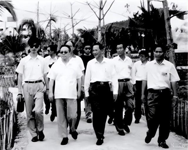 1983年春，改革开放步入关键期。特区建设争议未息，谷牧作为开放“前线指挥官”，