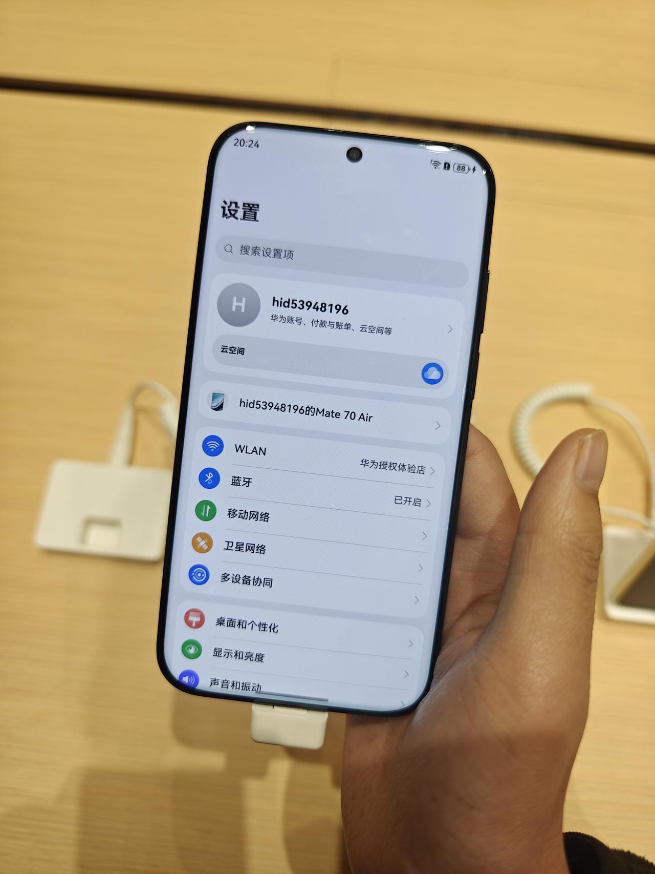 华为Mat70Air上手，又薄又大，影音神机又薄又宽，给我一种华为Pura