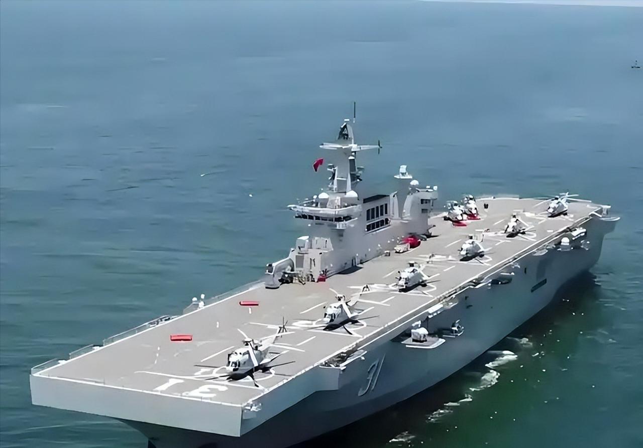 西方两栖舰还在做选择题，四川舰直接给出新答案。过去两栖攻击舰想要搭载固定翼战
