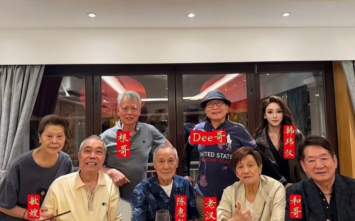 10月11号，香港网友晒出一张聚餐照，陈惠敏夫妇和几位老兄弟围坐一桌。照片里最年