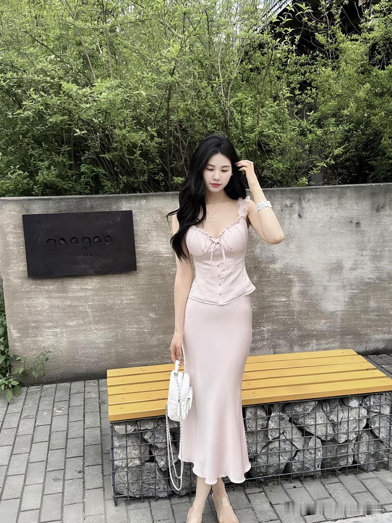 北风呼呼的刮，我假装在盛夏！拍完回家，哈哈……