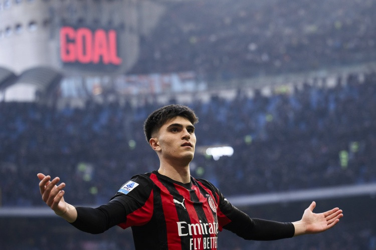身价300万! 19岁巴尔泰萨吉获处子球+双响, 正牌青训已成米兰主力